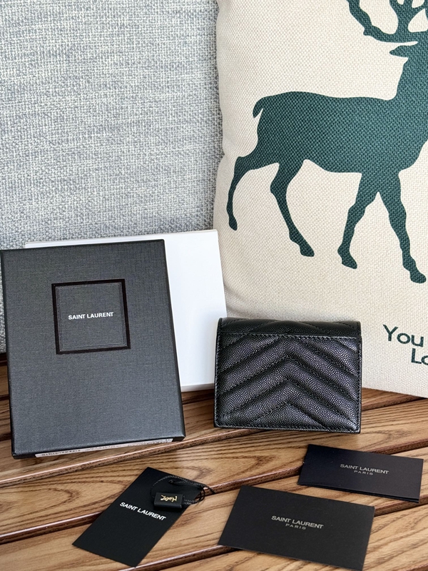 イヴサンローラン財布背面デザイン